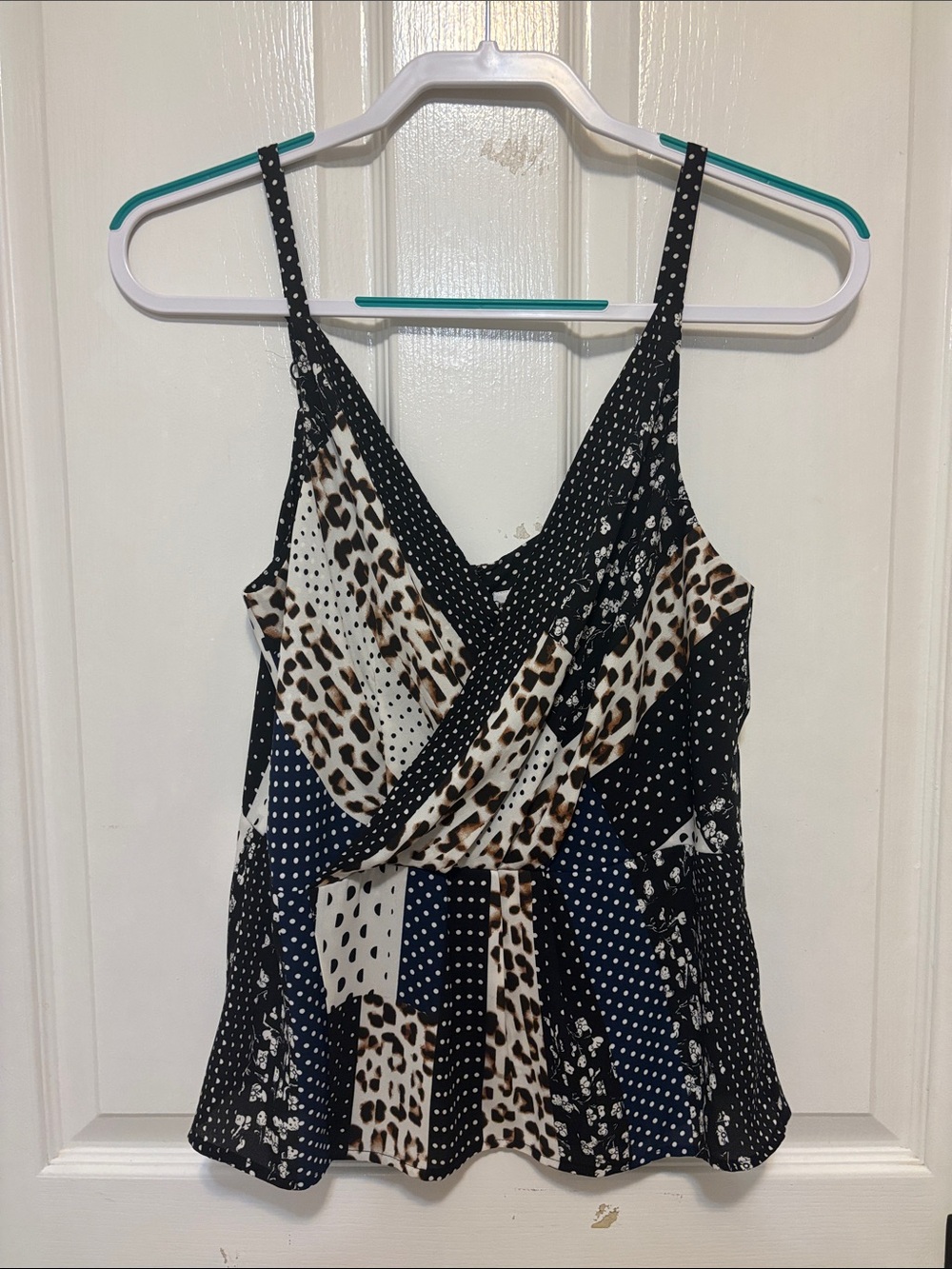 Cabi sz 4 Women’s Black & Cream Mixed Print Sleeveless Wrap-Front Top